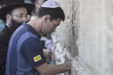 Messi visitó el Muro de los Lamentos