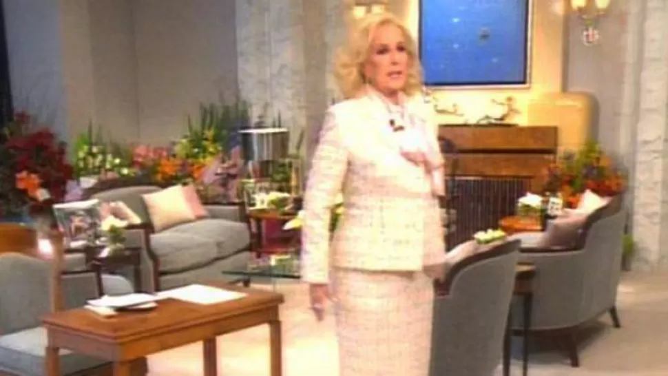 RETORNO. Mirtha Legrand volvió a la TV ras dos años y medio de ausencia. FOTO TOMADA DE DIARIOVELOZ.COM