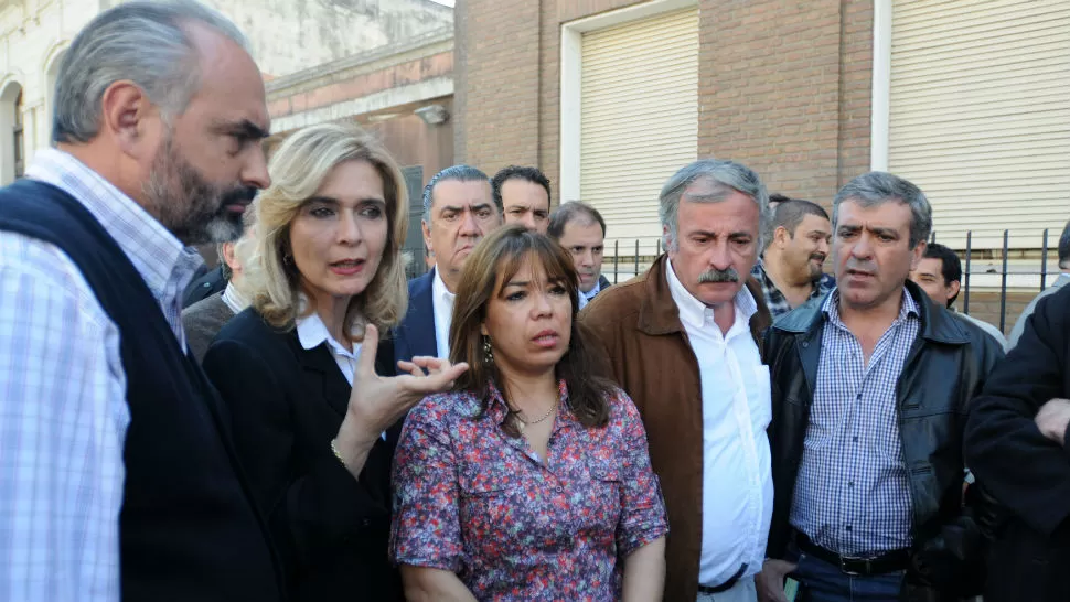 DENUNCIA. José Cano y  Sandra Manzone hicieron la denuncia en la Tercera. LA GACETA / FOTO DE INÉS QUINTEROS ORIO