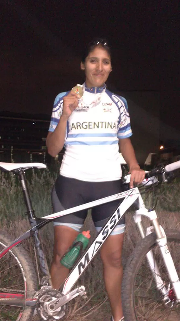 CON EL ORO. Vargas luce con orgullo la medalla conseguida. 