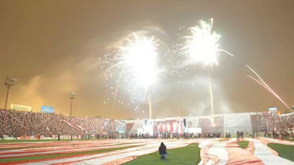 A FESTEJAR. Los Santos ya pueden sumar una estrella más a su escudo. ARCHIVO LA GACETA