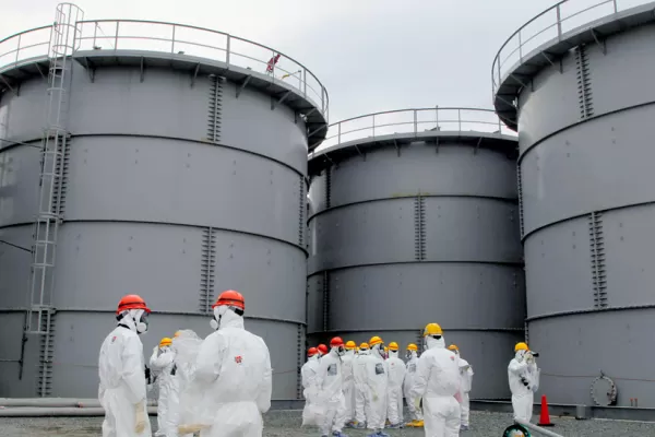 La central de Fukushima vierte al mar cerca 300 toneladas de agua radiactiva