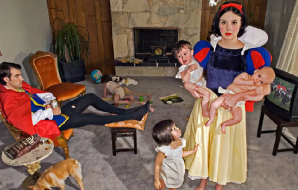 BLANCANIEVES. La vida no termina al ser rescatada por el príncipe azul. Luego vienen los hijos, la casa, las cuentas…