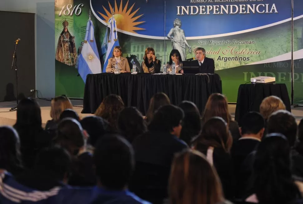 CAPACITACIÓN. El municipio dictó una charla para alumnos de sus escuelas. LA GACETA / FOTO DE JORGE OLMOS SGROSSO