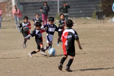 Atlético festejó más en el clásico