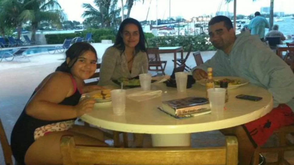 HORAS ANTES. Medina compartió esta foto donde se ve a su esposa con vida. FOTO TOMADA DE FACEBOOK