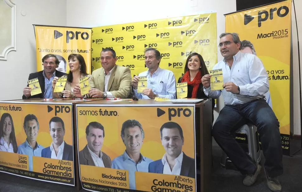 RESPALDO. Schiavoni (tercero desde la derecha), apoyó al PRO tucumano. LA GACETA / FOTO DE HECTOR PERALTA