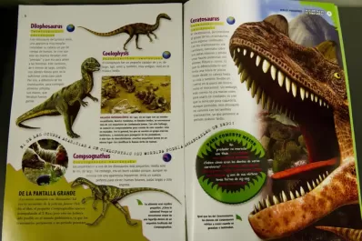 Chicos, ¡llega el libro de los dinosaurios!