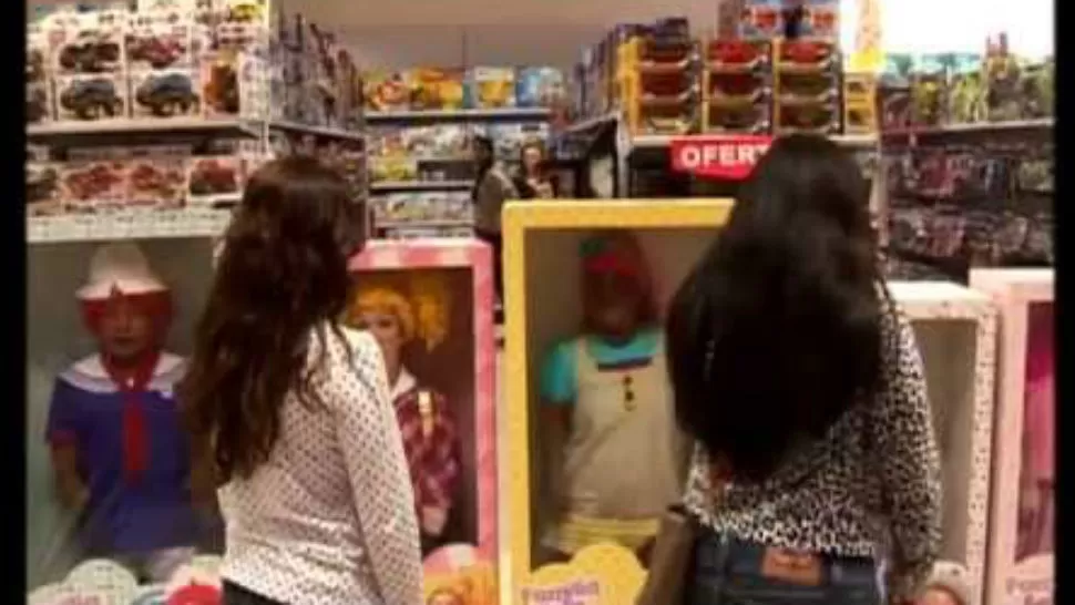 SUSTO. Madre e hija, sorprendidas. CAPTURA DE VIDEO