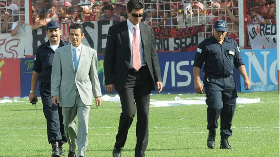 EN PROBLEMAS. Maglio fue parado por AFA y amenazado por los hinchas. ARCHIVO LA GACETA