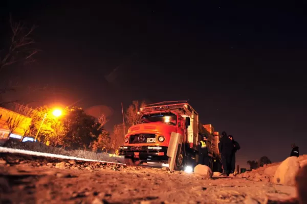 A un camión se le reventó una goma y le robaron los limones