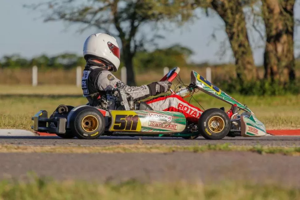 UN REFERENTE. Ricardo García es uno de los más entusiastas participantes tucumanos en las carreras de Rotax. Suele viajar a otra provincias para competir. 