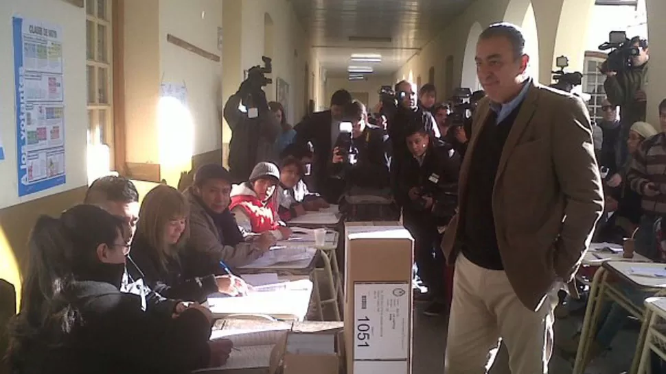 POCAS PALABRAS. “Hoy es un día para que se pronuncie el pueblo y no los candidatos, por eso no voy a adelantar ningún resultado de la elección” dijo Urtubey. FOTO TOMADA DE ELTRIBUNO.INFO