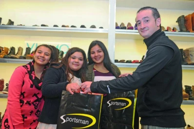 Compró zapatillas, medias y varios pares de zapatos en Sportsman