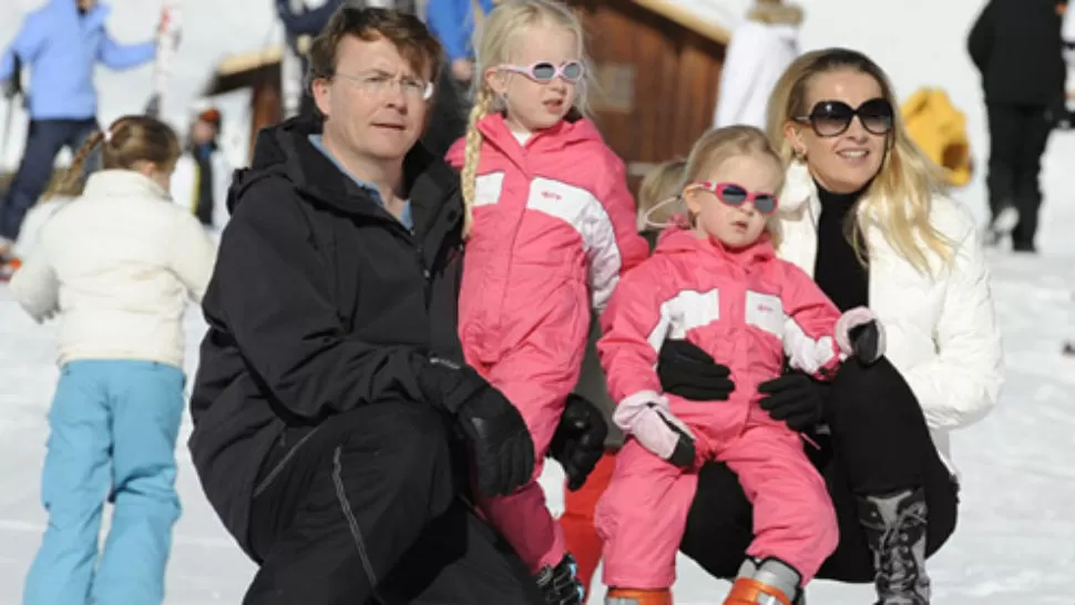 RECUERDO. El príncipe Friso junto a su familia, en uno de los últimos retratos antes del accidente 