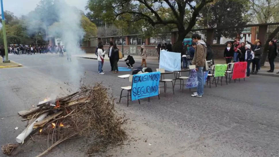 NADIE PASA. El caso de la estudiante abusada conmocionó el ambiente universitario. La nota del caso fue compartida casi 3.500 veces desde este portal. LA GACETA / FOTO DE DE JOSÉ INESTA