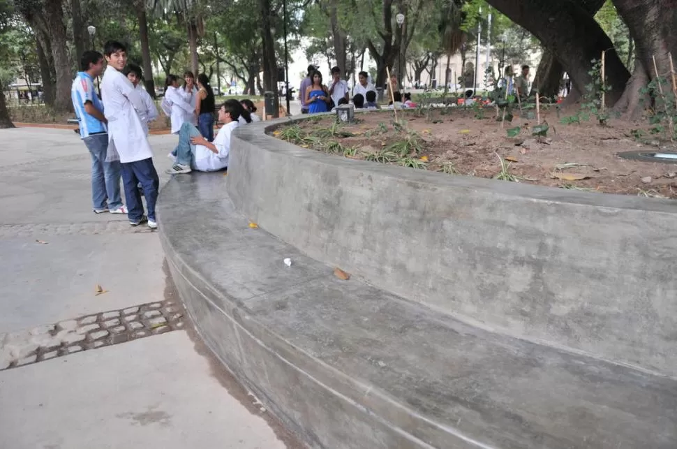 ENCUENTRO. La plaza Urquiza es un punto de reunión de los secundarios. 