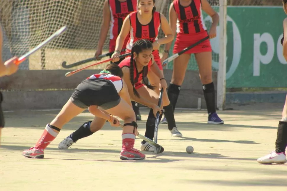 MARATÓNICO. Las chicas jugaron más de 20 horas durante las dos jornadas. 