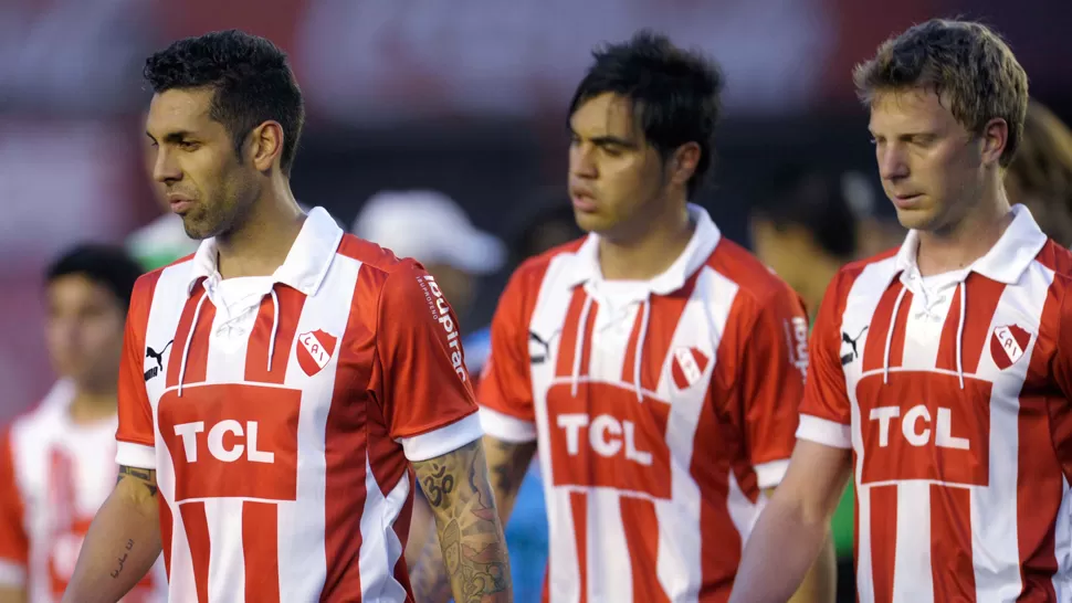 PARA CAMBIAR LA CARA. El Rojo necesita una victoria para empezar a soñar con el regreso a Primera. ARCHIVO TELAM