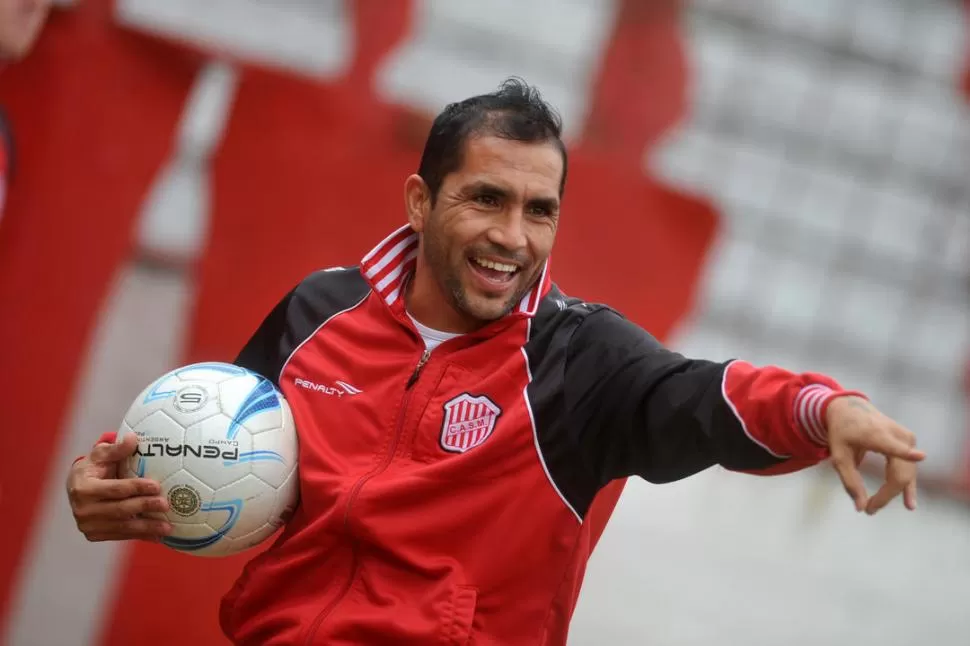 NO PIERDE LA ALEGRÍA. Gustavo Ibáñez, uno de los más experimentado del plantel, anhela conseguir un nuevo ascenso. 