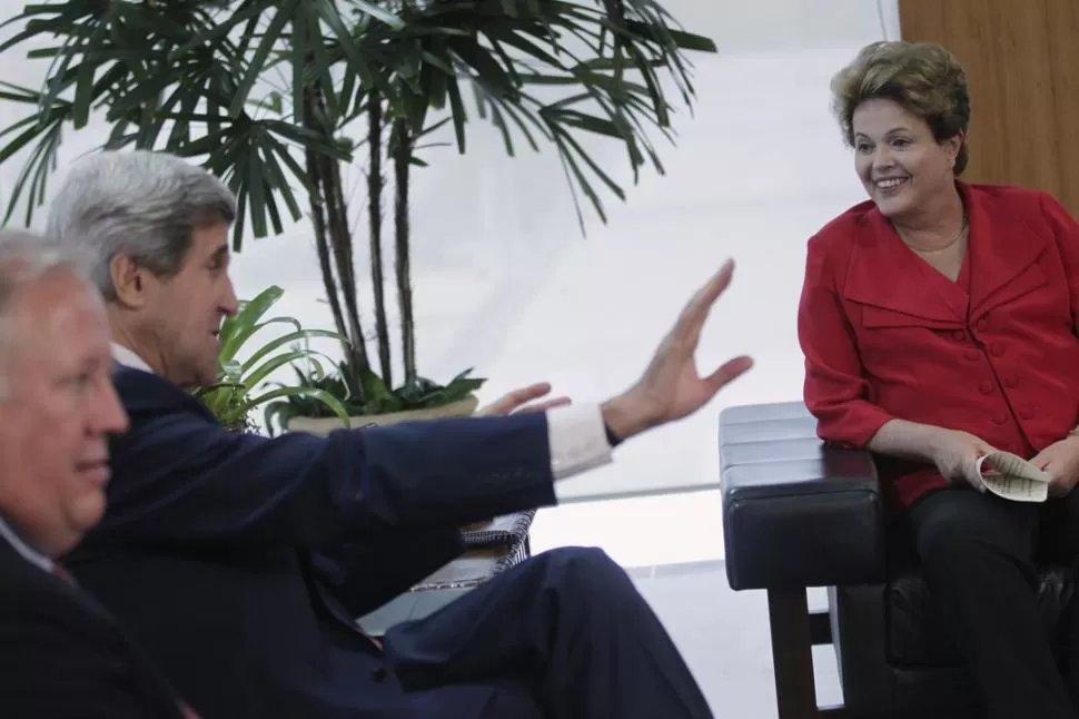 EN BRASILIA. La presidenta, Dilma Rousseff, recibió al funcionario estadounidense en el palacio Planalto. REUTERS