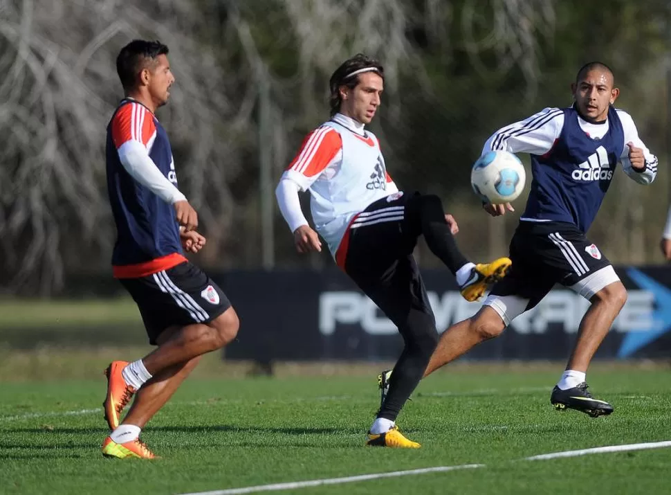 EXPERIENCIA. Ponzio dejará la mitad de la cancha para jugar de lateral. 