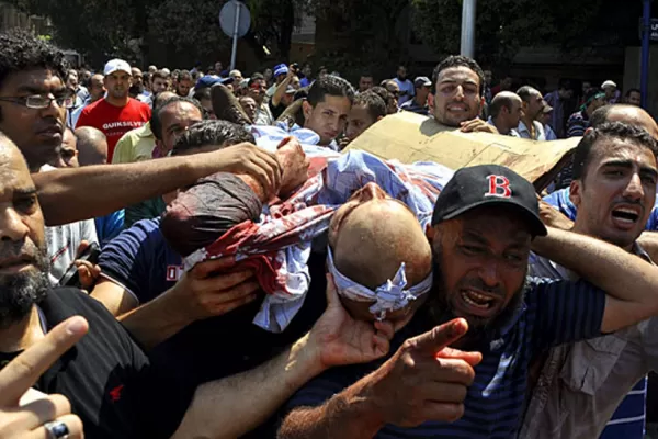 Nuevos enfrentamientos y muertes en Egipto en el viernes de la ira