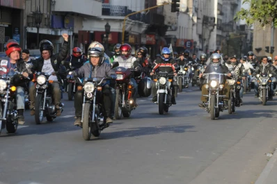 Desfilaron por la ciudad haciendo rugir sus motos