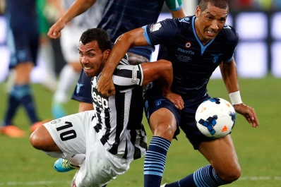 Con gol de Tevez, Juventus goleó a Lazio y se llevó el título