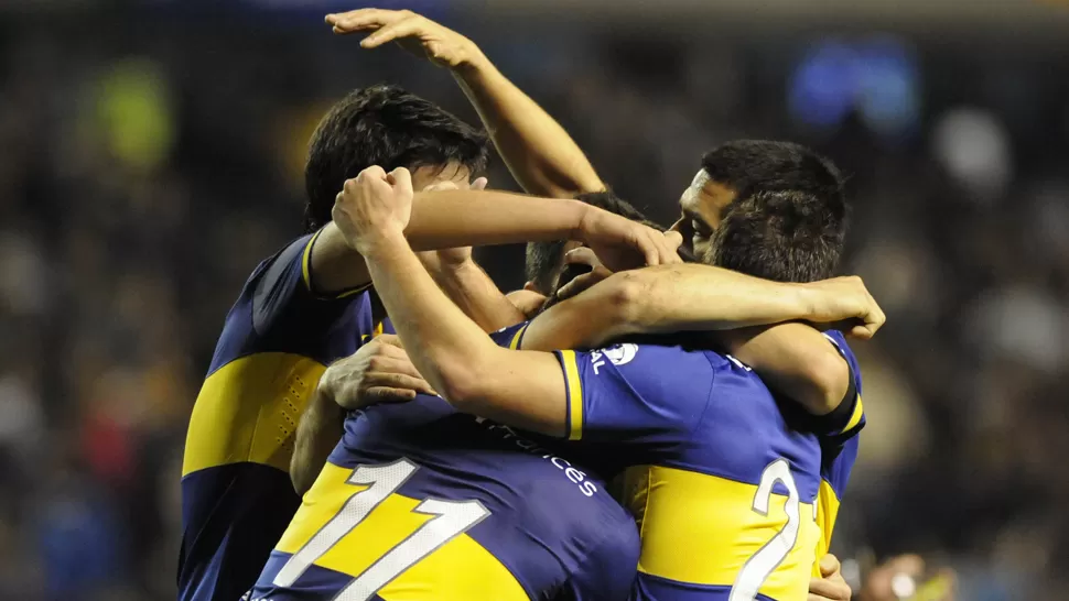 SE DIO. Los Xeneizes buscaron siempre la victoria, que llegó desde los pies de Insúa. DYN