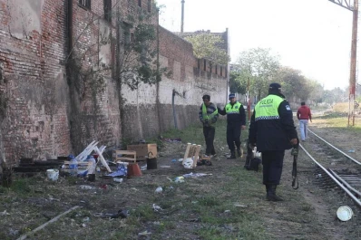 Dos indigentes se pelearon y uno terminó herido en el hospital