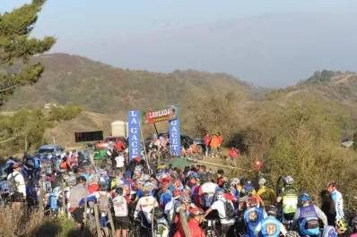 Corren desde el costado de la senda