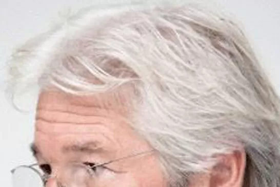 REJUVENECER. Personalidades como el actor Richard Gere podrían volver a tener pelo oscuro. FOTO TOMADA DE MUYINTERESANTE.ES