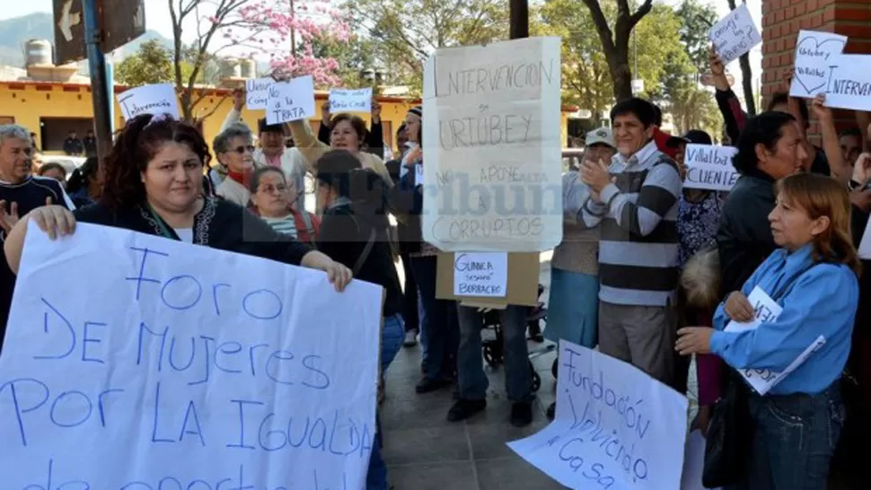 RECHAZO. La decisión del Concejo, de aceptar la licencia del intendente, fue interpretada como una intención de proteger al funcionario. FOTO TOMADA DE ELTRIBUNO.INFO