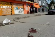 Dos ladrones y un policía se tirotearon en plena calle