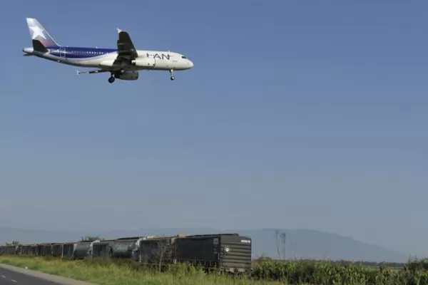 LAN dejará de volar en Argentina si la desalojan de Aeroparque