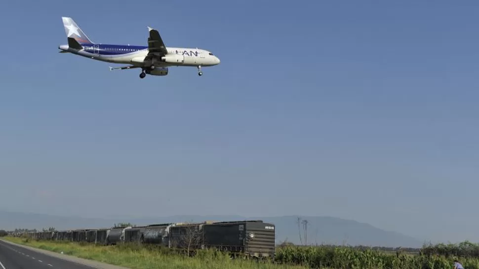 AEROLÍNEA. LAN tiene dos vuelos diarios a Tucumán. ARCHIVO LA GACETA / FOTO DE JORGE OLMOS SGROSSO