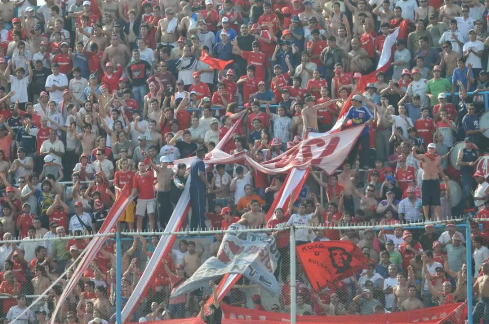 LA ÚLTIMA VEZ. La hinchada del rojo visitó el Monumental en agosto de 2010. 