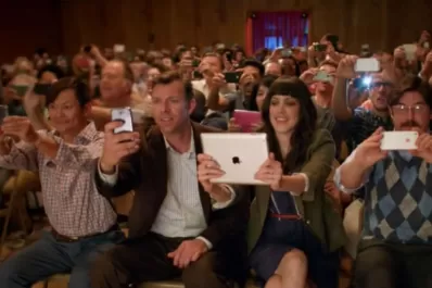 Microsoft se burla de los usuarios de Apple y Samsung en un comercial