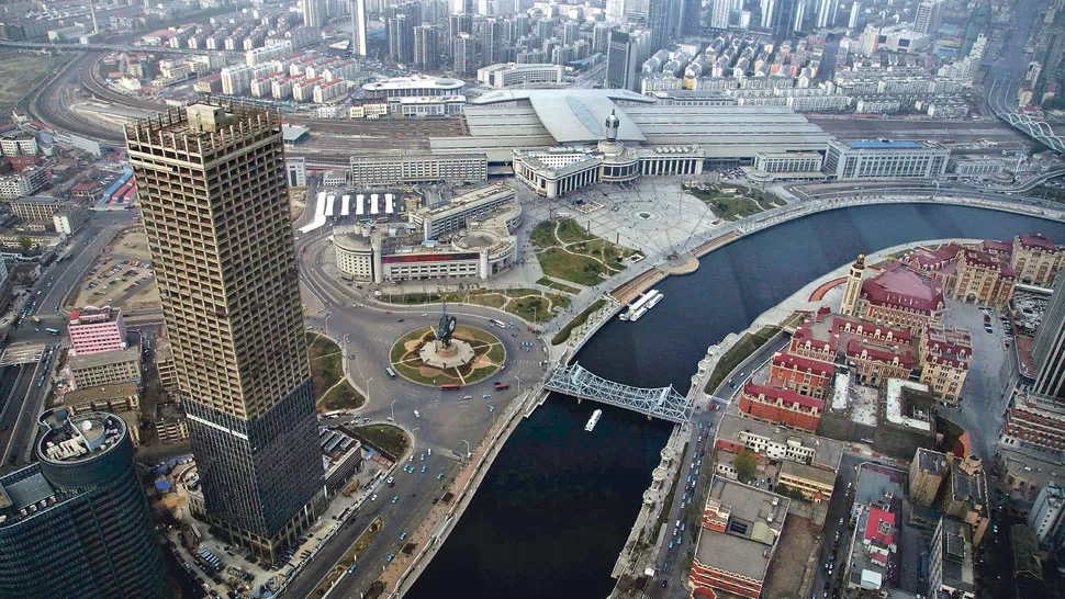 El World Financial Center del gigante asiático va tomando altura