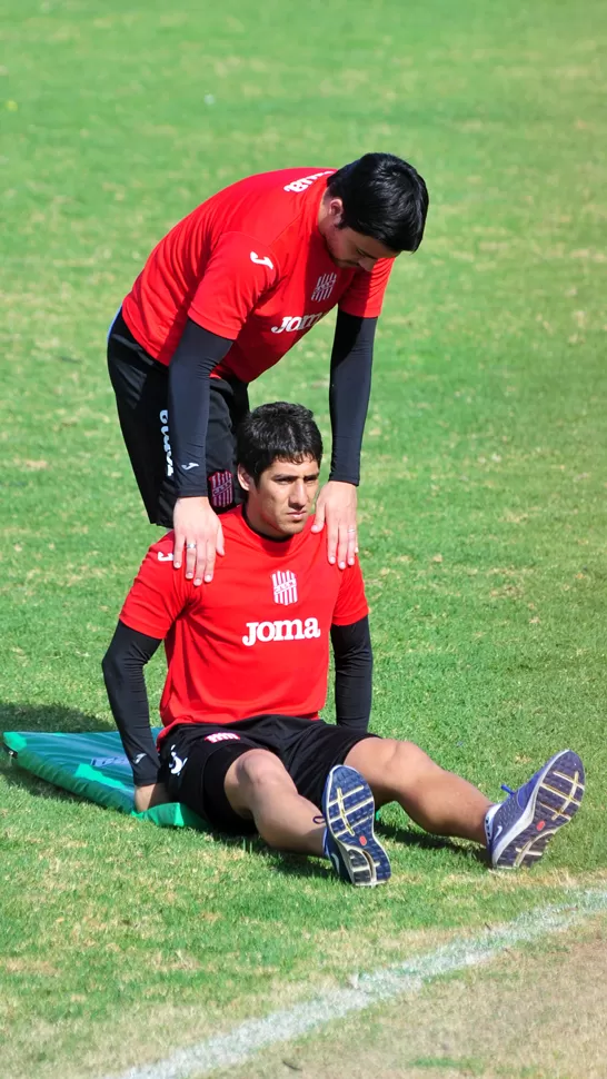 PREPARADO. César More convenció a Roldán y hoy tendrá un lugar en el lateral izquierdo, reemplazando a Bruno Lescano. LA GACETA / DIEGO ARAOZ (ARCHIVO)