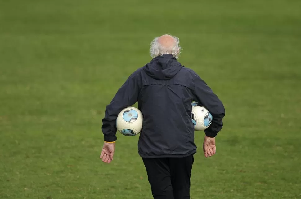 EL DUEÑO DE LAS PELOTAS. Carlos Bianchi no quiere apresurar el regreso de Fernando Gago. Tengo que pensar en el bien del jugador, explicó el entrenador. 