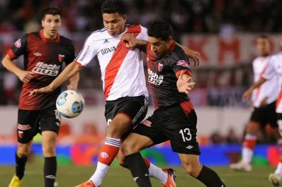 En el debut de Teo, River perdió con Colón en el Monumental