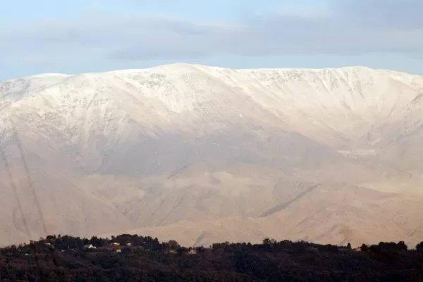 El garrotillo salpicó de blanco los cerros
