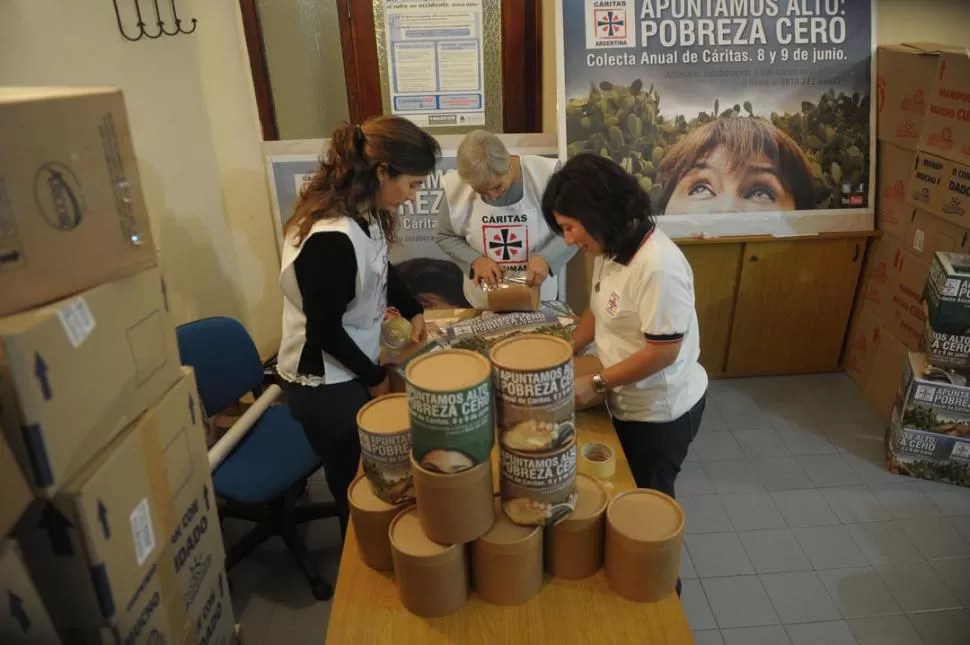 APUNTAMOS ALTO. Unos 32.000 voluntarios hicieron circular las alcancías. LA GACETA / FOTO DE FRANCO VERA (ARCHIVO)