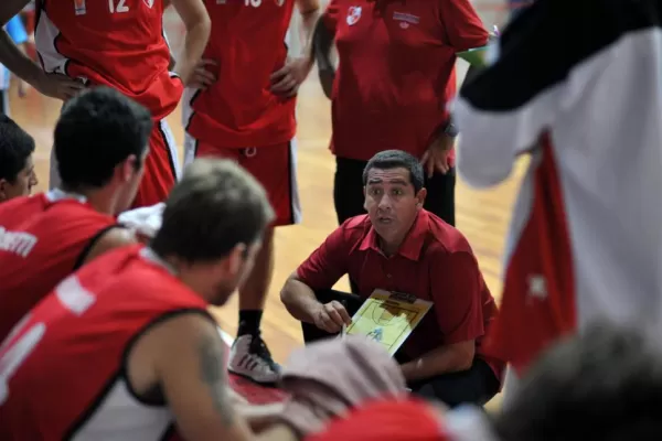 Espera a Victoriano y va cerrando su dotación