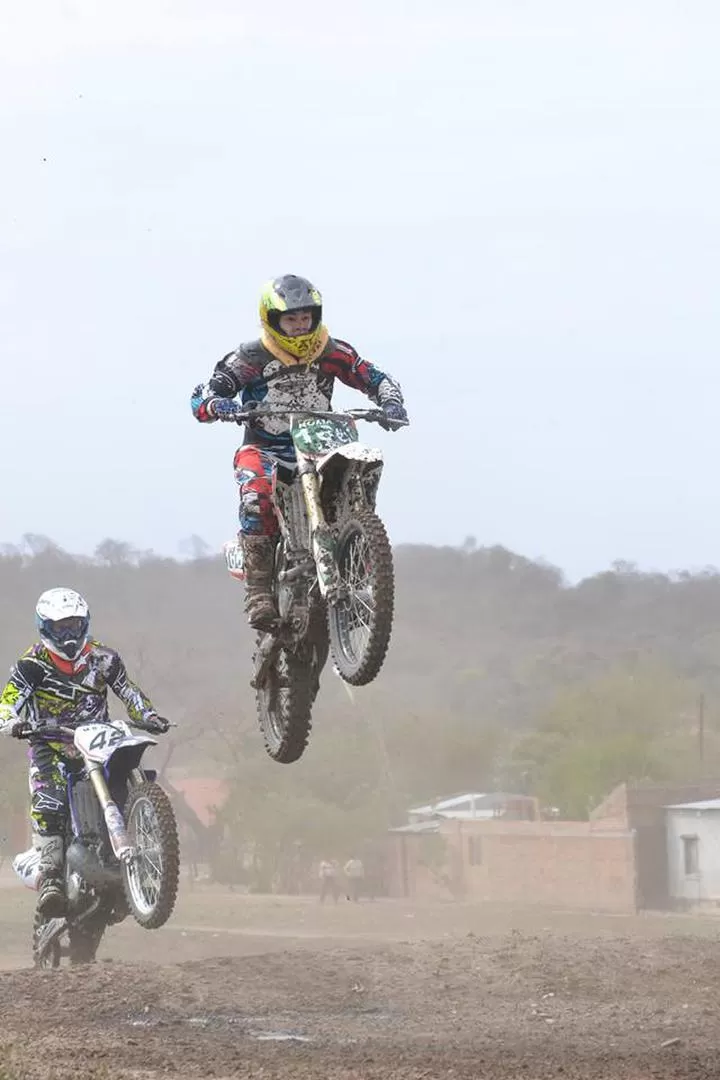 A MEDIAS. Los pilotos que fueron a Burruyacu sólo efectuaron una serie. 