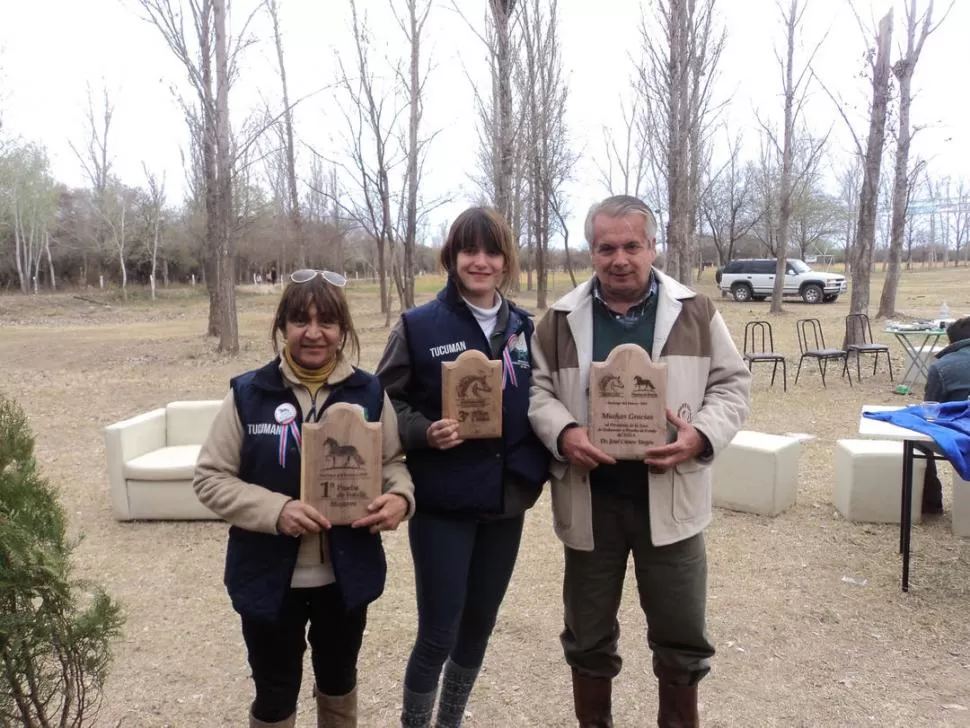 PREMIADOS. Marilyn Deracco, Luli Cúneo Vergés y José Cúneo Vergés. 