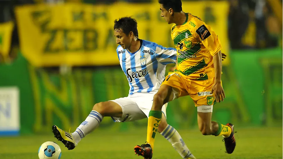 NO PUDO SER. Atlético Tucumán cayó ante Defensa y Justicia, por 1 a 0, con un  gol de Claudio Guerra, anotado a los 28 minutos del segundo tiempo, en el partido disputado por la quinta fecha del Nacional B. 