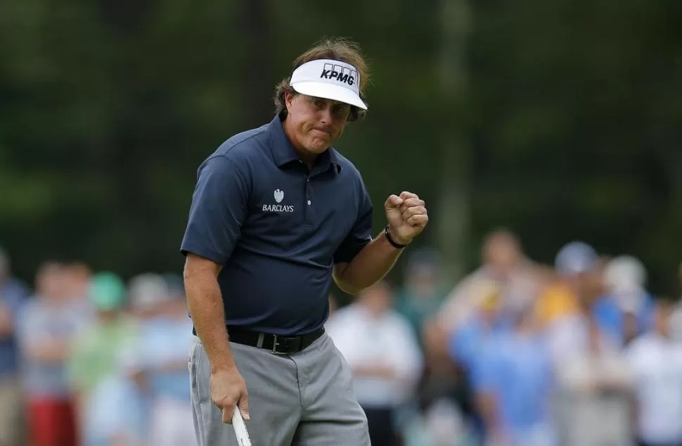 GRAN JUEGO. Phil Mickelson presentó una tarjeta de 63 golpes.  